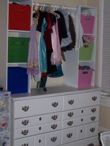 The mis-matchy boxes on the right will be swapped out to match the ones on the left.  Someday.  Prob'ly soon.  Ish.